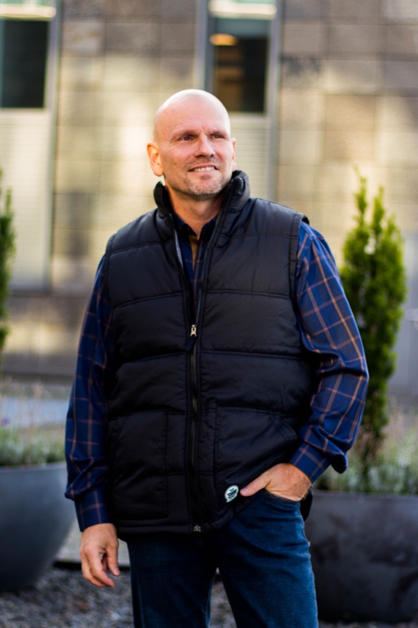 Grå herre vest med for og krave | Damernes Butik